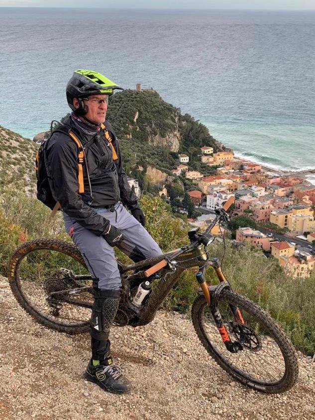 Appartamento Tevere Finale Ligure Buitenkant foto